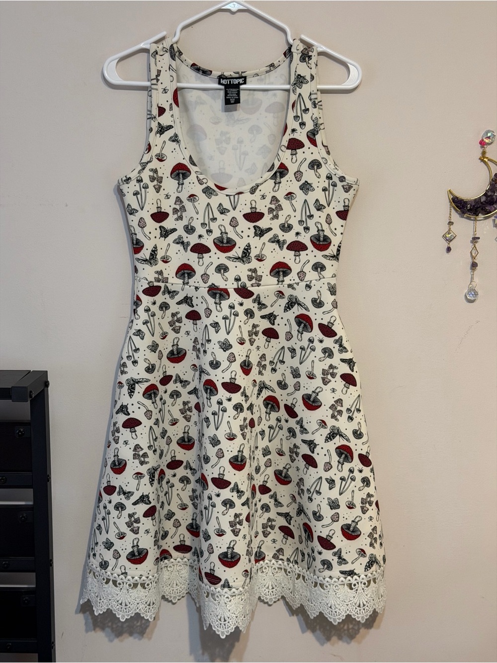 Hot Topic White Graphic Top - Mushrooms